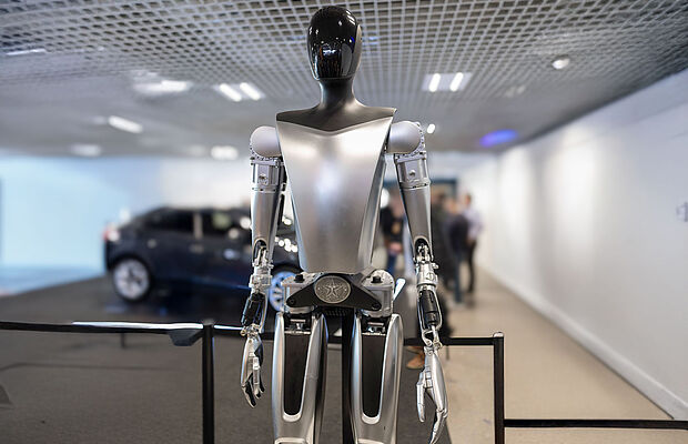 Von Tesla entwickelter menschlicher Roboter Optimus