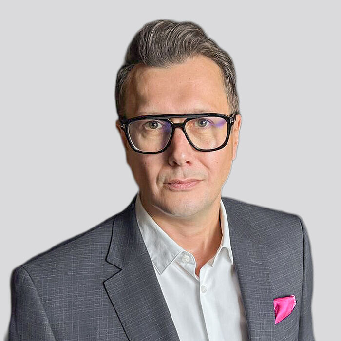 Portraitfoto Aleksander Bek