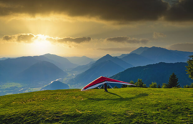 Paragleiter kurz vorm Absprung