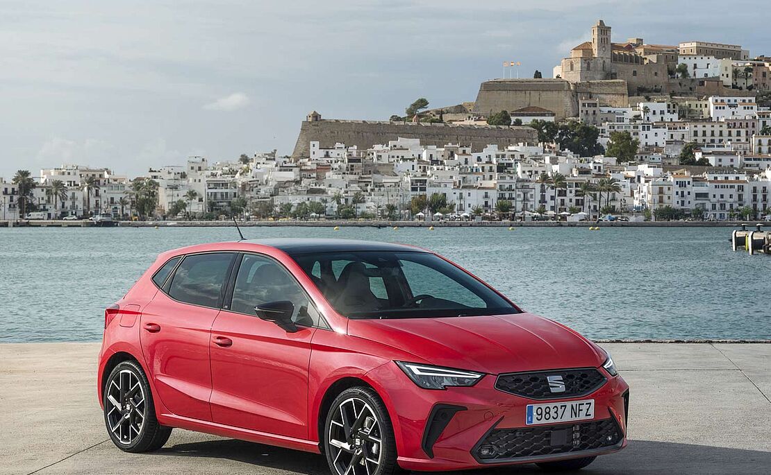 Rotes Modell Seat Ibiza, Benzin