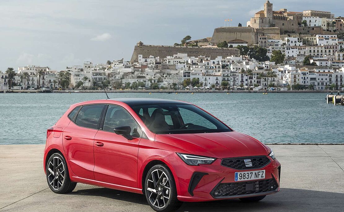 Rotes Modell Seat Ibiza, Benzin