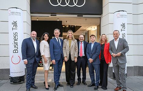 Gruppenfoto C 3 Business Talk: Mark Perz (Holding Graz), Martina Sennebogen (Capgemini), Gerald Beck (BIG), Karina Schunker (EHL), Burkhard Ernst (Rainer Gruppe), Gunter Deuber (RBI), Michaela Schellner (GEWINN) und Thomas Prantner (C 3)