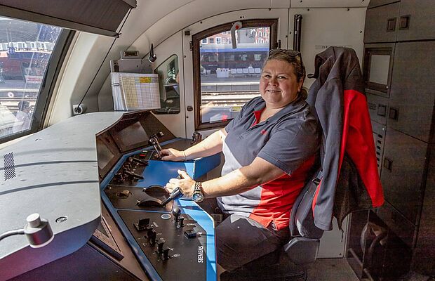 Elke Srba-Gutsch in einer ÖBB Lok