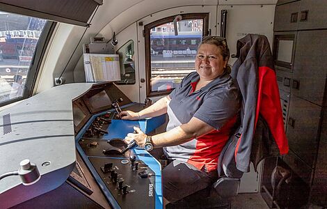 Elke Srba-Gutsch in einer ÖBB Lok