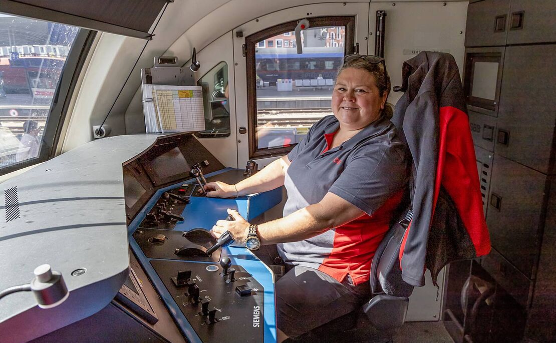 Elke Srba-Gutsch in einer ÖBB Lok