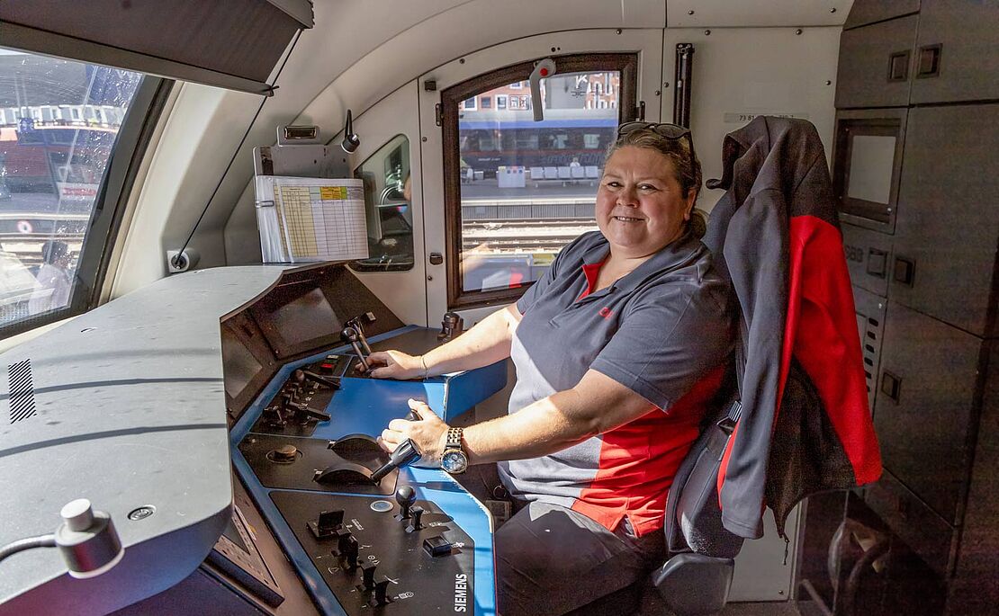 Elke Srba-Gutsch in einer ÖBB Lok