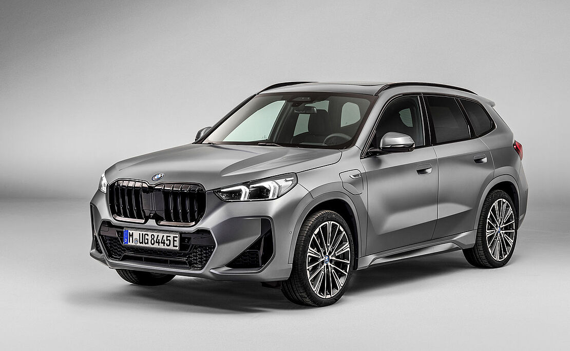Silbernes Hybridmodell des BMW X1