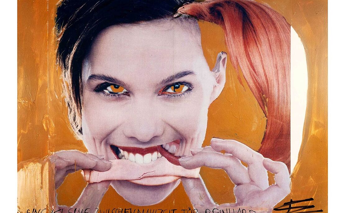 Gesicht mit orangenen Augen, beißt von zusammengerollten Schinken ab