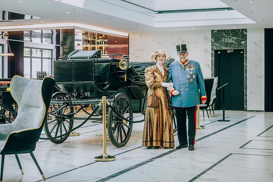 Lobby mit Film-Kutsche Hotel Grand Elisabeth, Bad Ischl